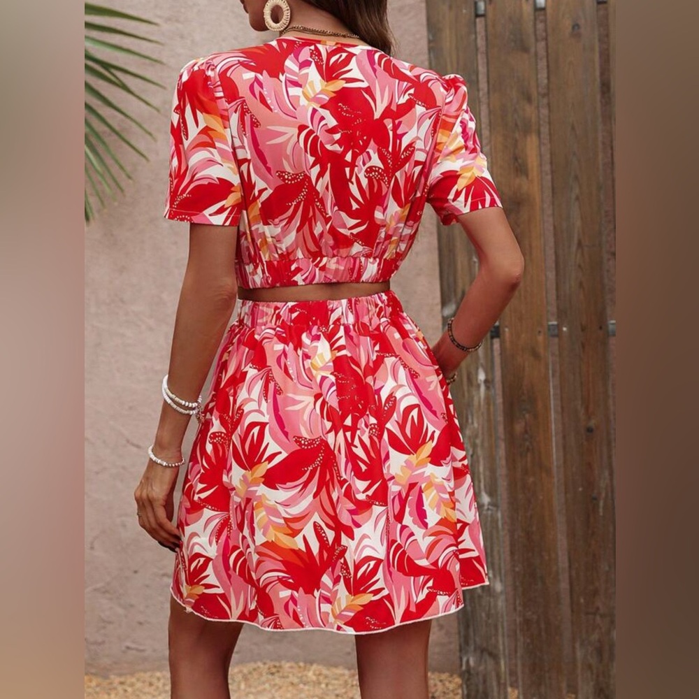 Red Tropical Floral V-neck Dress with Cut outs Size Large - Picture 3 of 9
